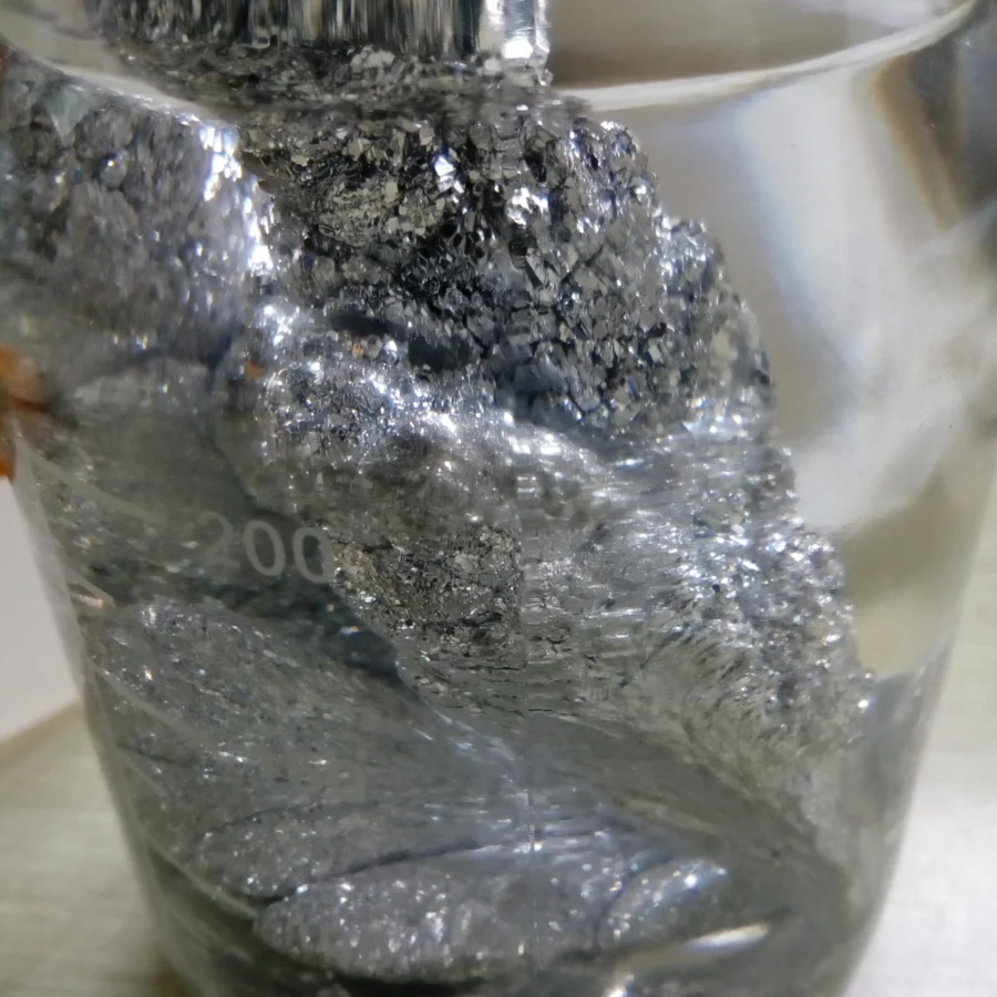Distilled magnesium crystals